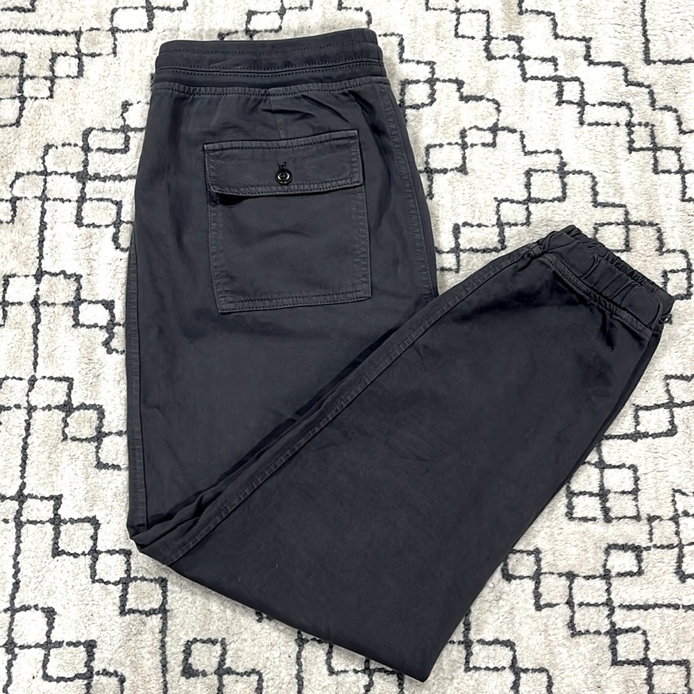 Gap women’s pull-on jogger trousers. Size medium.